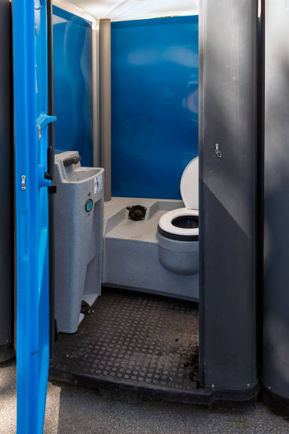 Best Porta potty rental near me  in Flint, MI