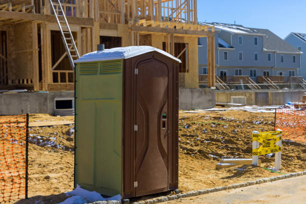 Best Portable restroom trailer rental  in Flint, MI