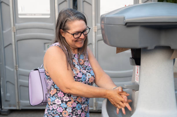 Best Portable toilet rental cost  in Flint, MI